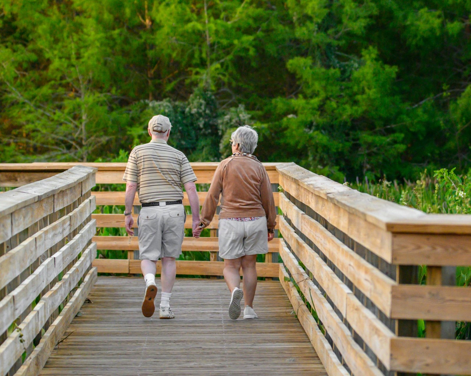 Illustration representing fountain of youth reviews with users discussing wellness results, healthy aging experiences, and long-term lifestyle improvements.