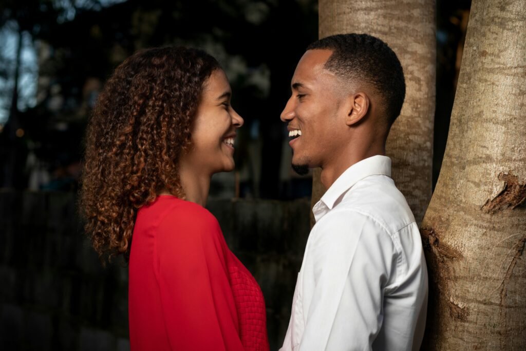 People asking Speed Dating Questions to create meaningful connections.