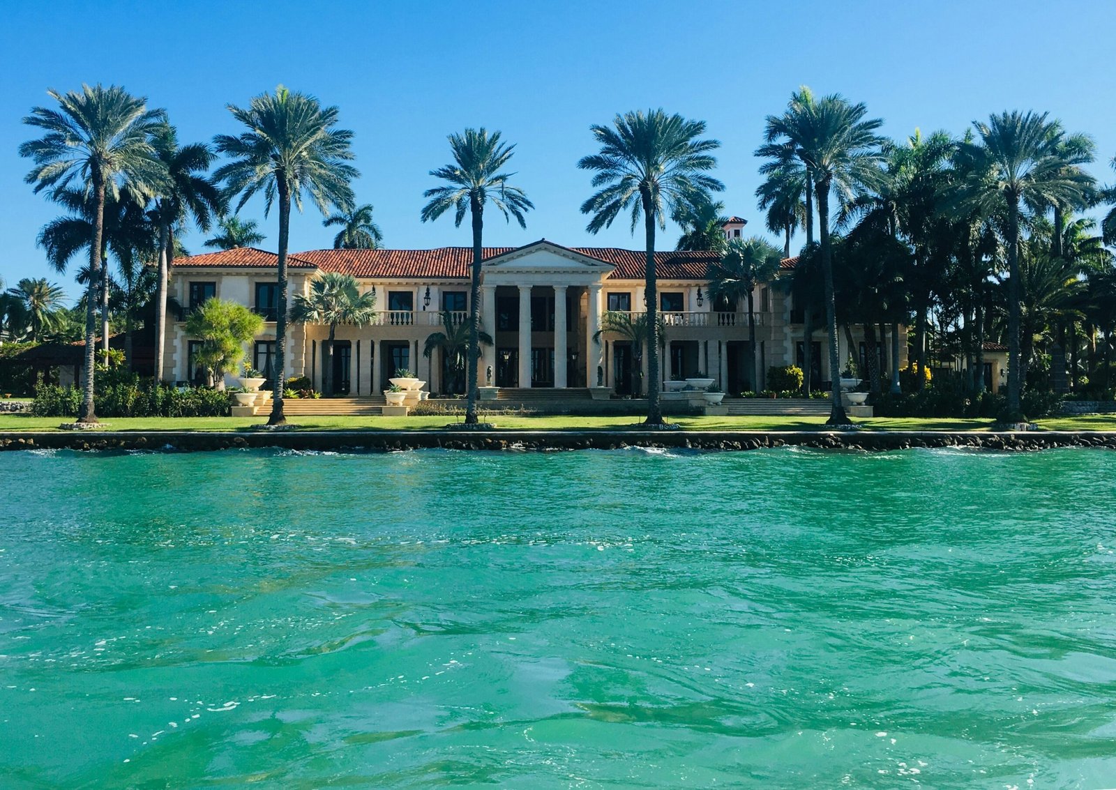 Joel Greenblatt House in a quiet upscale neighborhood reflecting privacy and elegant living.