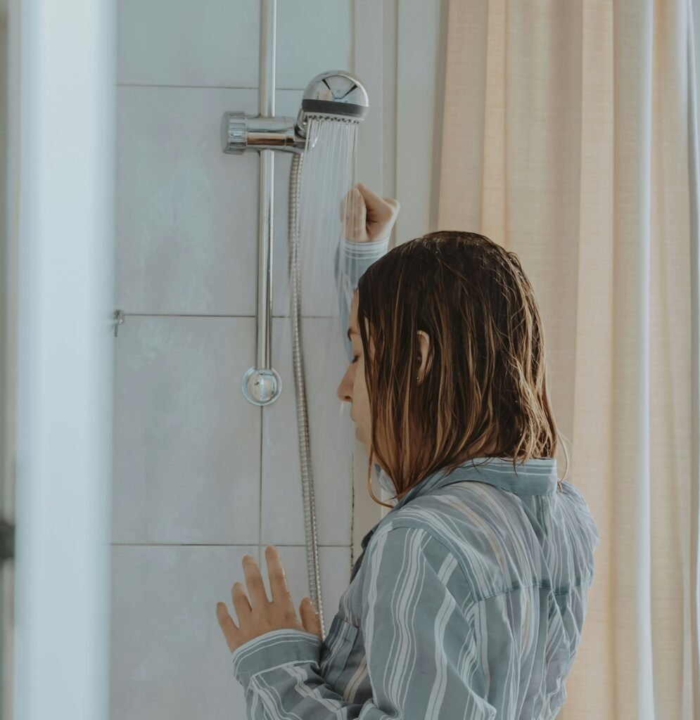 How to Clean Shower Head Vinegar covering hard water deposits, vinegar soaking, spray performance, descaling, and routine maintenance.