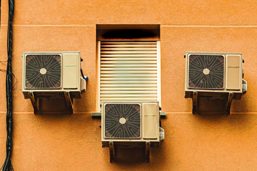 HVAC Maintenance Checklist guide to heating and cooling maintenance, preventive care, and system efficiency.