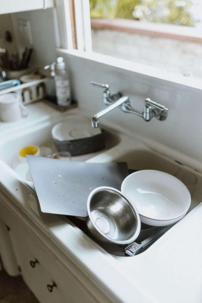 How to Clean Stainless Steel Sink guide to polishing, stain prevention, gentle cleaning, daily maintenance, and long-lasting shine.