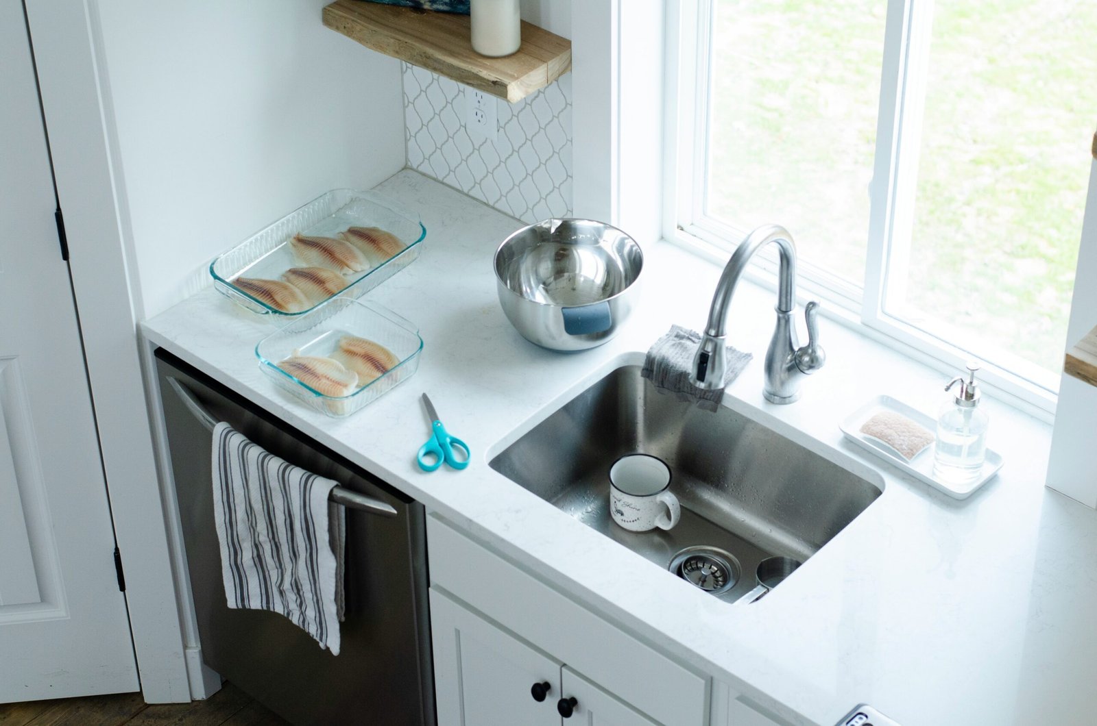 How to Clean Stainless Steel Sink featuring stain removal, safe cleaning methods, polishing tips, scratch prevention, and a shiny finish.